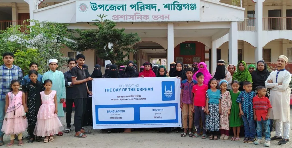 An IRFS Global field team registering families for support at a community distribution